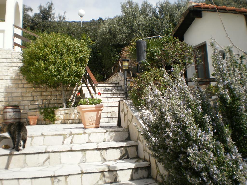 Apartments Pinezic Martinšćica Eksteriør bilde