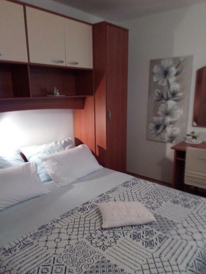 Apartments Pinezic Martinšćica Eksteriør bilde